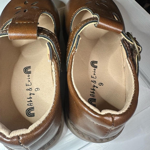 Abby & Evie Toddler Girls Brown Mary Jane Shoes Size 9 Boutique - Picture 5 of 6